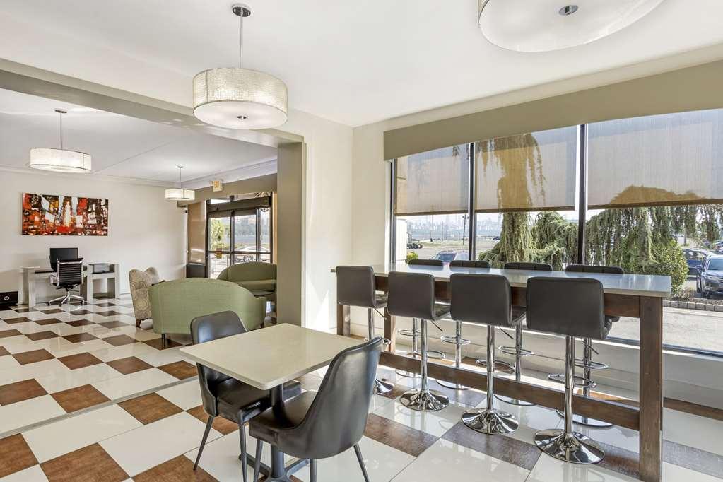 Comfort Inn Edgewater On Hudson River Интериор снимка